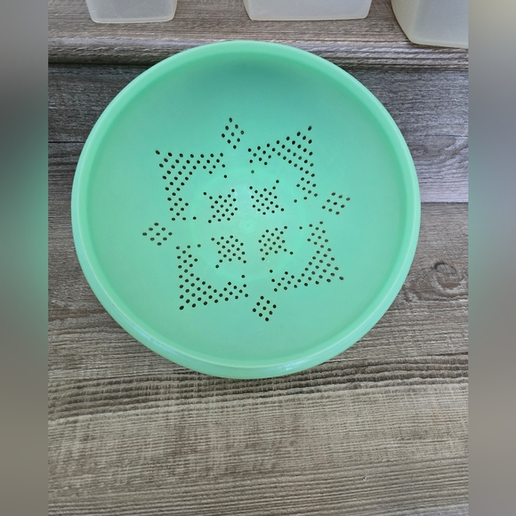 Vintage Jadeite Tupperware Strainer/Colander - - Picture 3 of 5